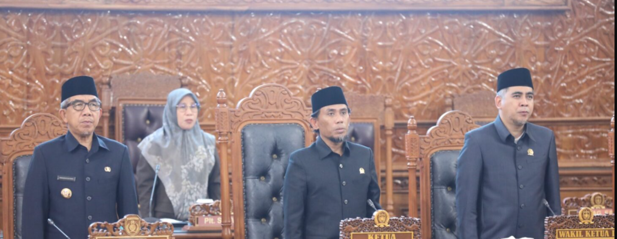 BUPATI Kutim Ardiansyah Sulaiman ketika menghadiri Rapat Paripurna ke XI di Gedung DPRD Kutim, Jumat (21/11/2028).