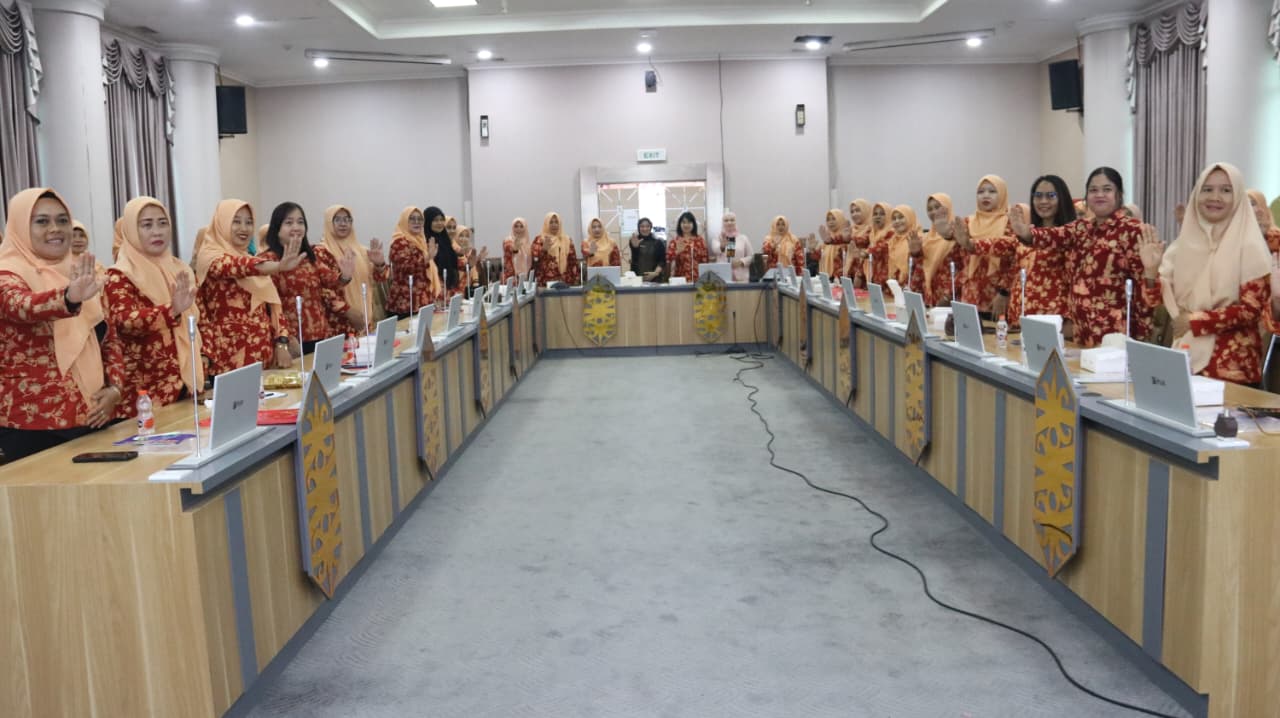 Rapat DWP KUtim dalam membahas fungsi fundamental keluarga. (IST)