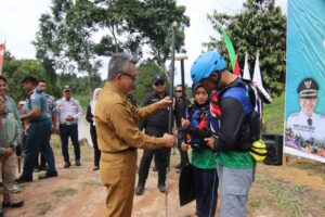 Bupati Kutim, Ardiansyah saat membuka Turnamen Arung Jeram Open Dispora Cup 2025. (IST)