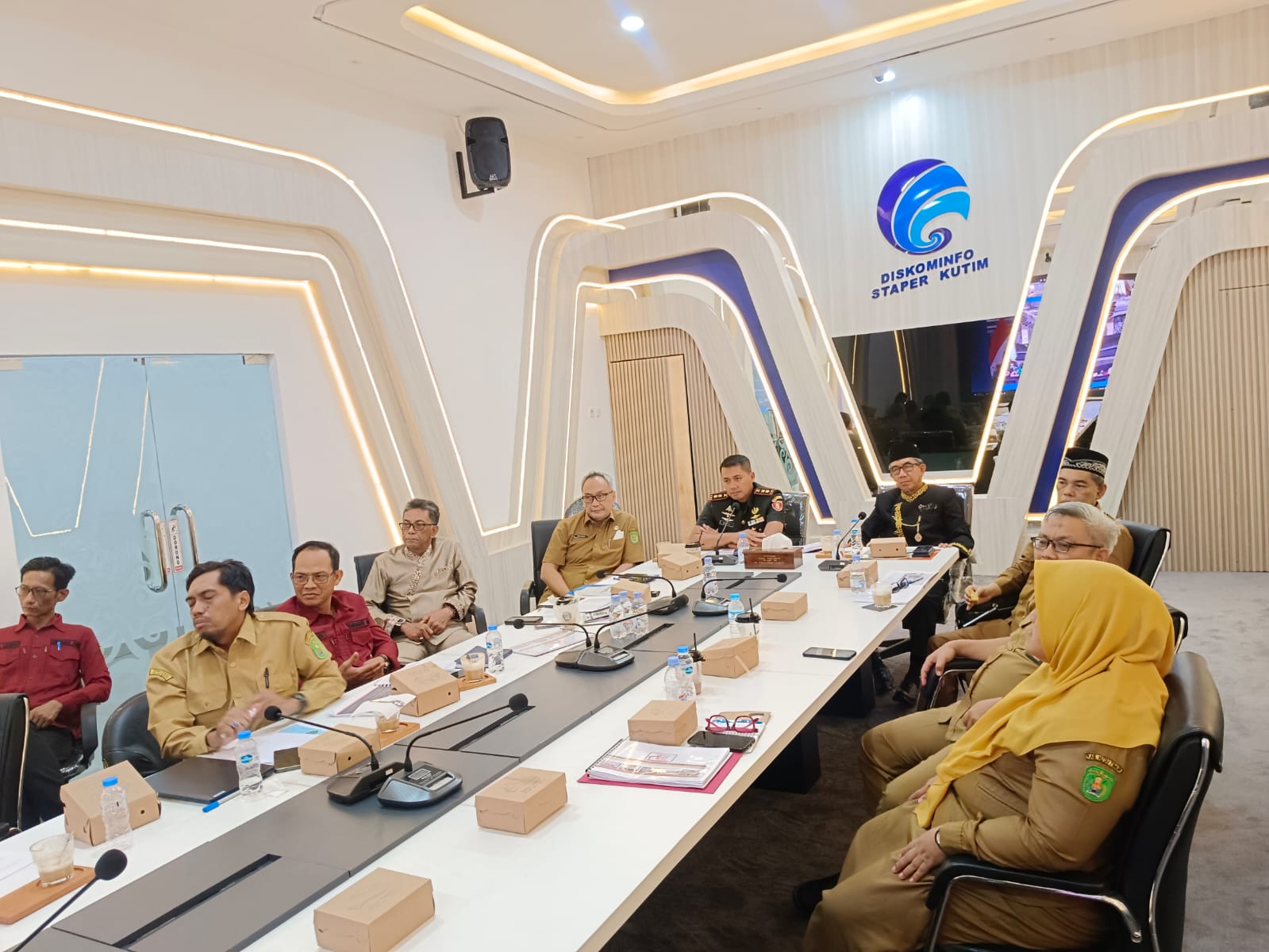 rapat Koperasi Desa/Kelurahan Merah Putih Via Zoom di Ruang Zoom Meeting Diskominfo Staper Kutim. (Istimewa)