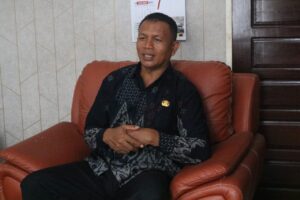 KEPALA Bidang Pemberdayaan Usaha Mikro Diskop UKM Kutim, Pasombaran.