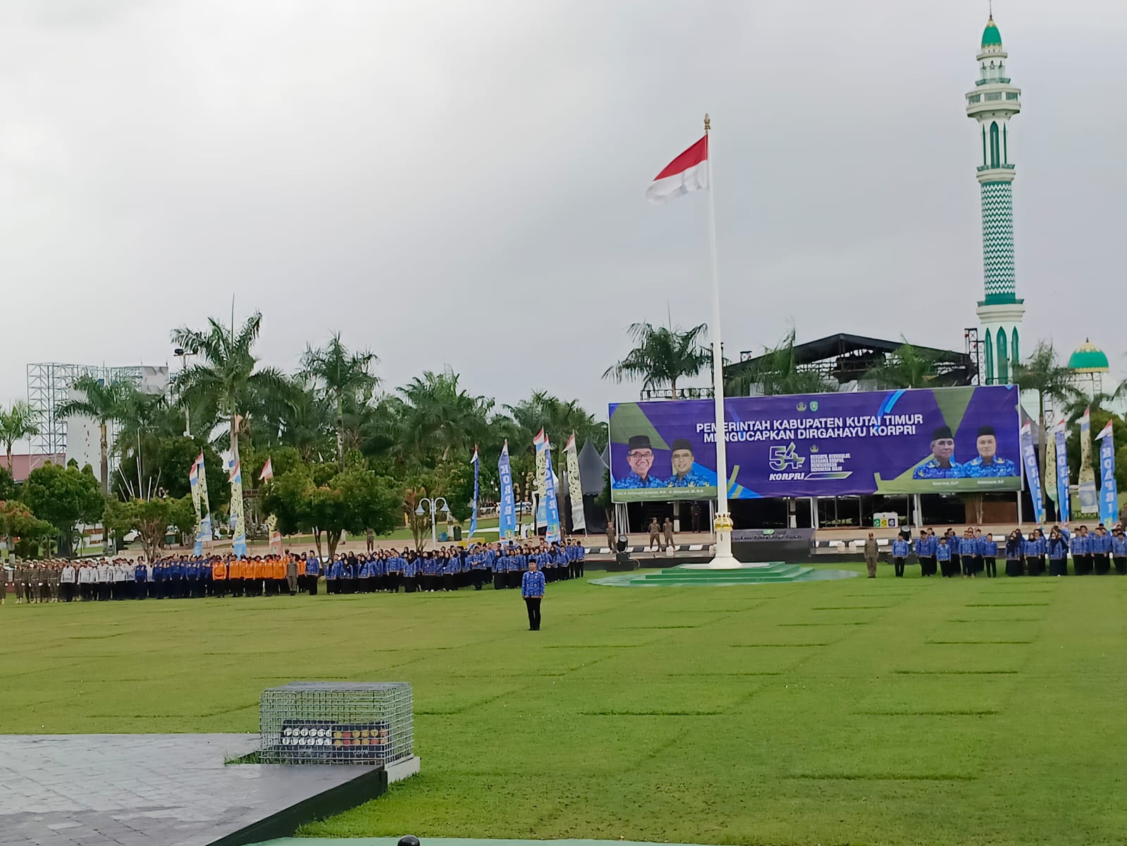 PELAKSANAAN Apel Peringatan HUT ke 54 KOPRI berlangsung dengan lancar di halaman Kantor Bupati Kutim.