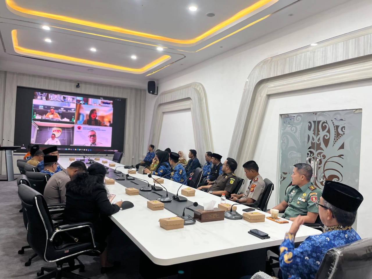 SUASANA Video conference antara dalam persiapan menghadapi Nataru di Command Center Diskominfo Staper Kutim.