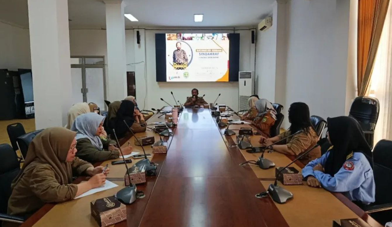 SUASANA Bimtek SINDaKRAF di ruang rapat Dinas Pariwisata Kutai Timur.