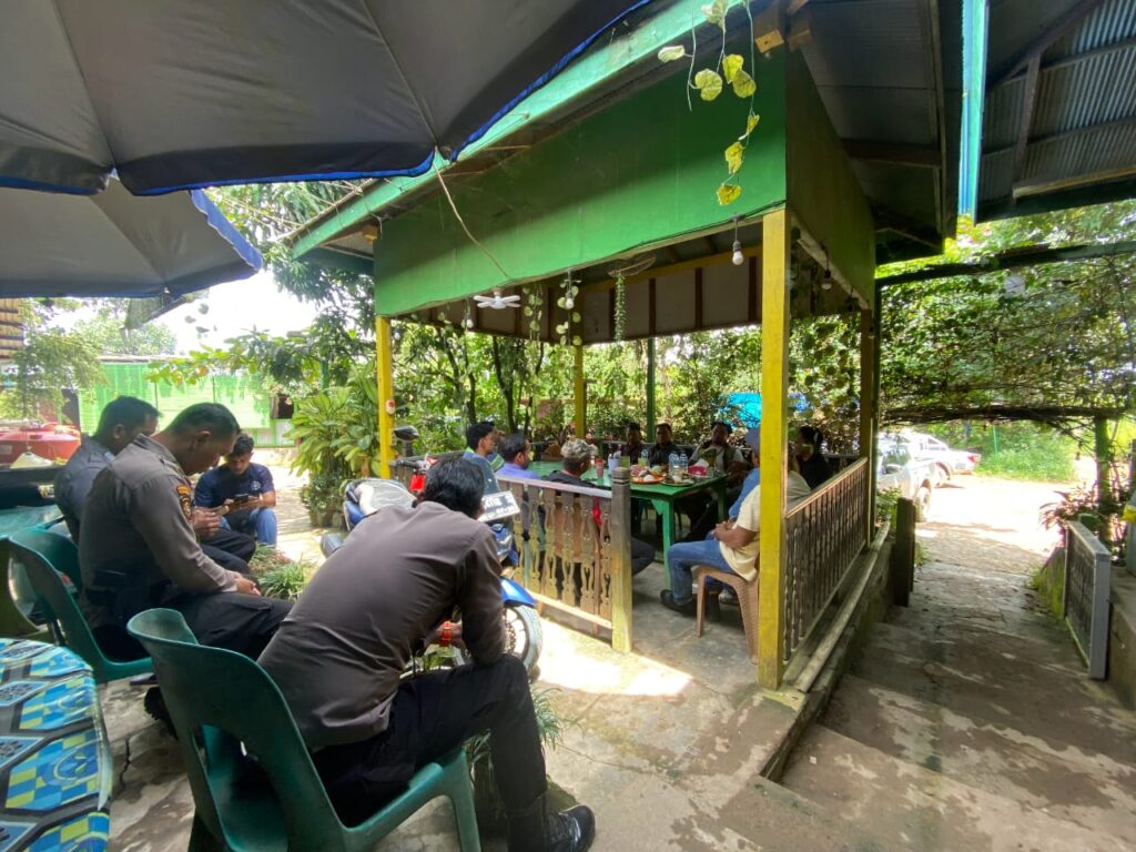 Pertemuan antara perusahaan dengan KopDes Merah Putih Desa Buluqsen. (Istimewa)